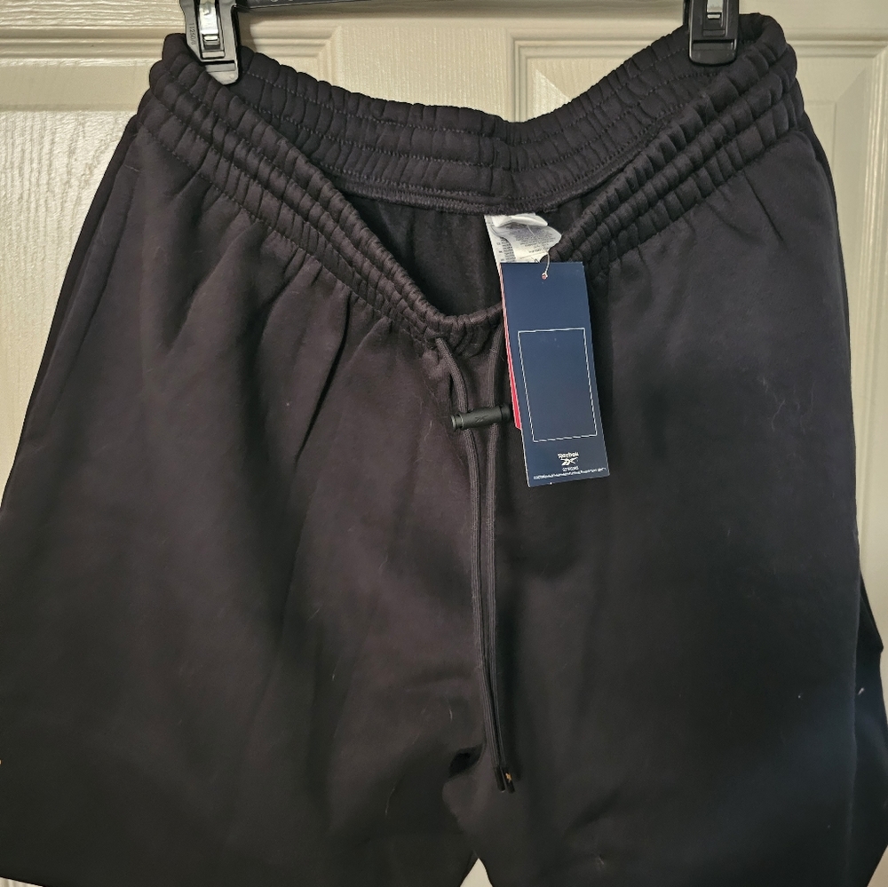 Men's Reebok Shorts - Picture 4 of 6